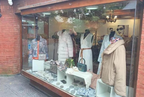 Local En Shopping Down Town