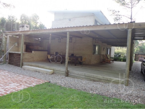 Punta Del Este, Casa En Solanas, 2 Dormitorios Y Piscina*- Ref: 42477