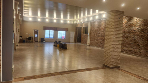 Local Comercial 680m2 En 2 Plantas