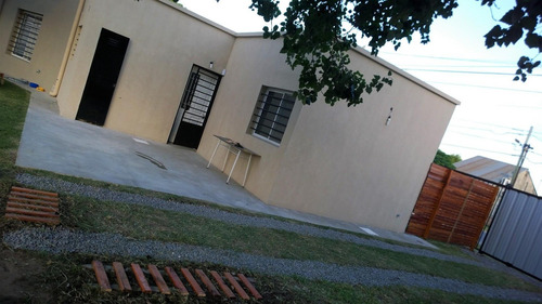 Imagen 4 de 10 de Casa Tipo Quinta Con Pileta Gran Parque !rebajada! Venta