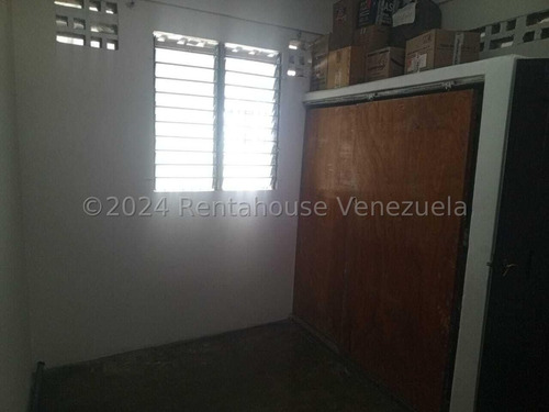 En Venta Hermosa, Amplia, Cómoda Y Fresca Casa, Ubicada En Pleno Centro De Barquisimeto Lara,rc