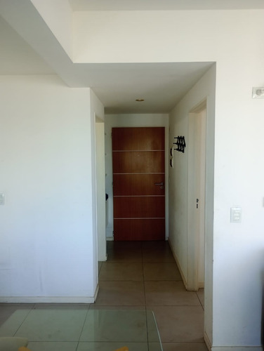Depto. De 2 Amb. Con Cochera Fija. Torre De Categoria. Piso Alto.