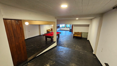 En Venta Chalet De 4 Ambientes Con Dependencia . Barrio San Carlos.