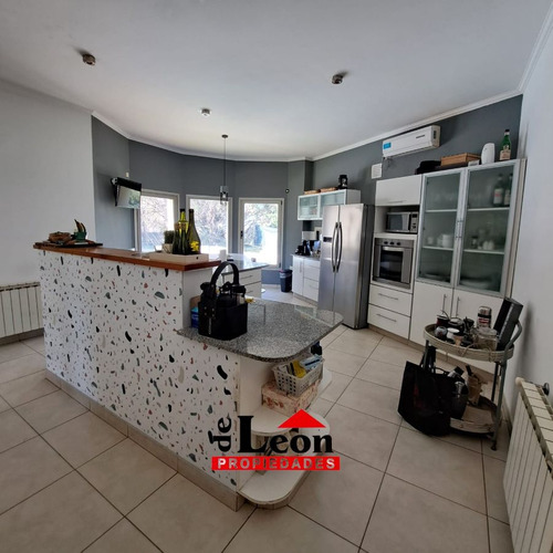 Casa En Venta De 3 Dormitorios C/ Cochera En Barrio Privado Pago Chico