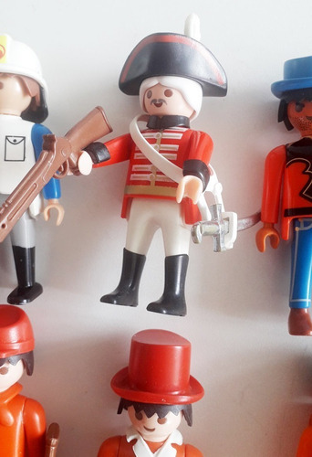 Lote De Muñecos Playmobil Son 33 Y La Moto Fata 1 C Wc (Usado)