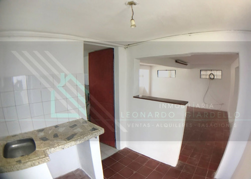 Local Comercial Y Apartamento En Muy Buena Zona