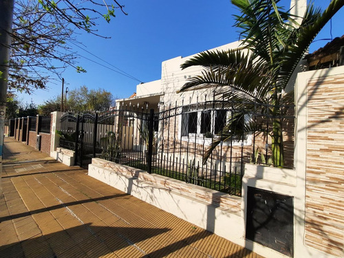 Imagen 24 de 25 de Casa De Cuatro Ambientes En Venta, Moron Sur. Excelente Ubicación.