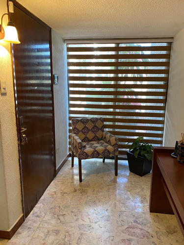 Venta De Casa Con Locales A Unos Metros De Av Constituyentes, Querétaro