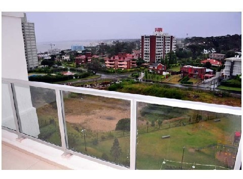 Apartamento En Alquiler Por Temporada De 3 Dormitorios En Playa Mansa