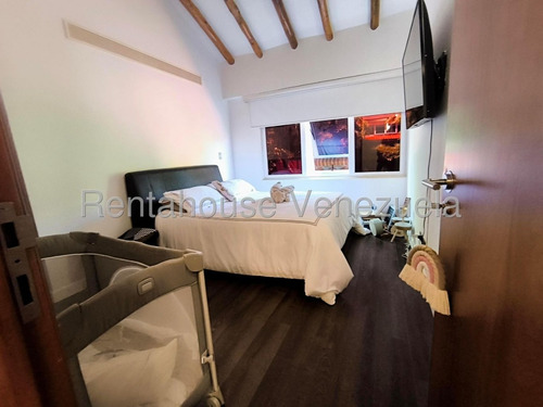 Vendo Hermoso Townhouse En El Hatillo Negociable