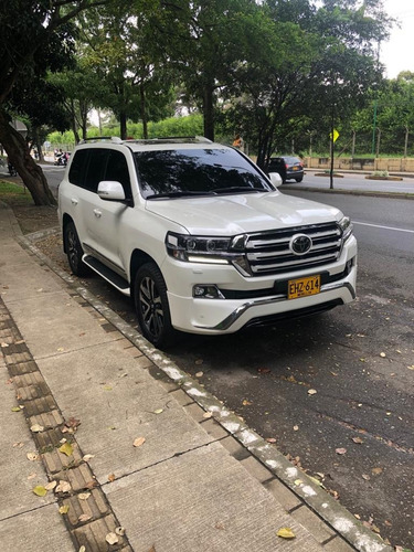 Toyota Land Cruiser 200