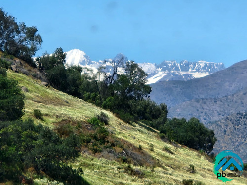 Santa Teresa De Los Andes, Vitacura, Lo Barnechea