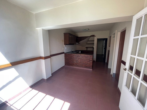 Venta Casa 5 Amb. C/pileta Y Cochera