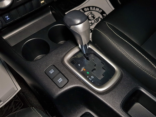 Imagem 6 de 15 de Toyota Hilux Sr 2.8 Turbo Diesel 4x4 At 16/2017 Completa