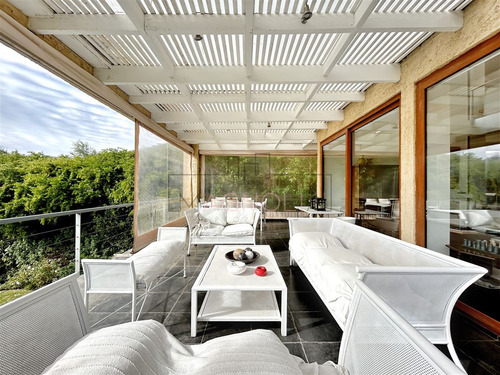 Casa En Arriendo De 6 Dorm. En Lo Barnechea
