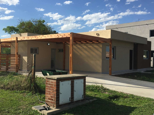 Imagen 2 de 9 de Dueño Vende Casa En Barrio San Eduardo Pilar Del Este. Pileta. Financiación Directa.