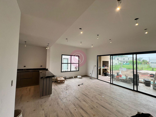 Casa En Venta En Barrio San Ramón, Pilar Del Este