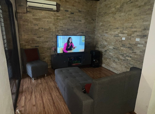 Sky Group Vende Town House En Manantial, Conjunto Aguamanil. Inth-202
