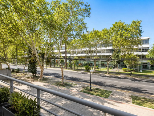 Oficina Amplia Terraza En Pedro De Valdivia / Carlos Antúnez