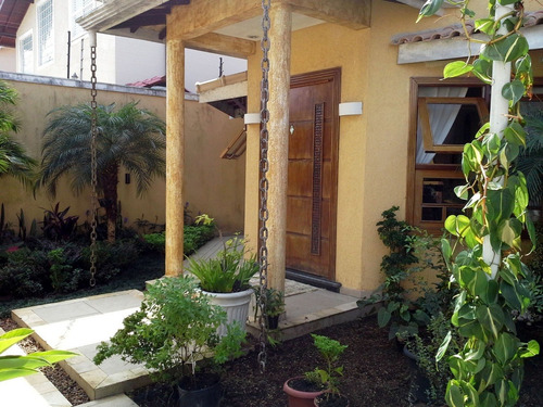 Imagem 1 de 14 de V253 Casa C/ 2 Dorms E 1 Suite.