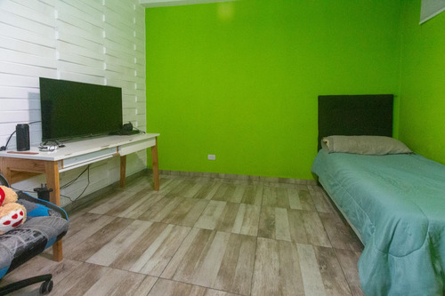 Venta De Casa 6 Ambientes En Pompeya