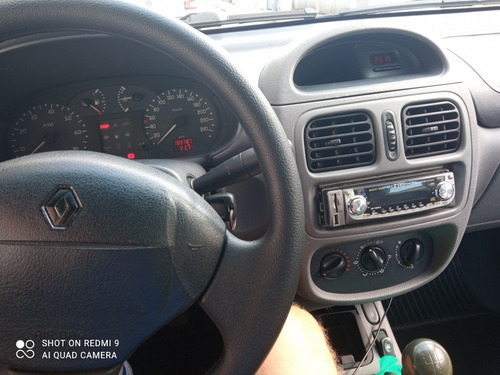 Imagem 5 de 6 de Renault Clio 2002 1.0 16v Rn 5p