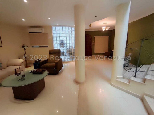 Casa En Venta Urbanizacion La Soledad Maracay Remodelada Pisos De Marmol Buena Ubicacion Zona Norte Kg:23-30429