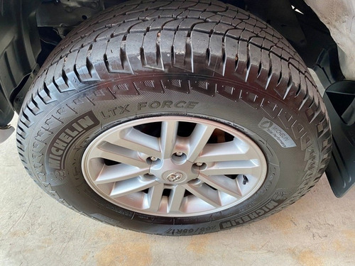 Imagen 11 de 13 de Toyota Hilux 2013 3.0 Cd Srv I 171cv 4x2