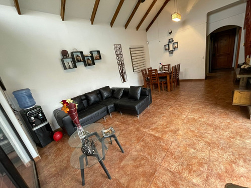 Atencion Honorarios Casa 4d/2b Con Excelente Conectividad!