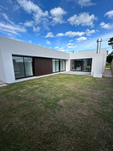 Casa En Venta De 3 Dormitorios En Piedra Del Chileno (ref: Bpv-9125)
