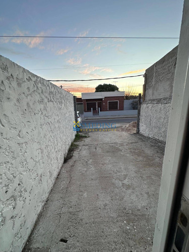 Casa En Alquiler De 1 Dormitorio C/ Cochera En Canelones