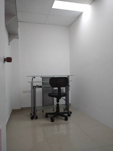 Imagen 3 de 14 de Local Comercial En Centro Diagnóstico Del Norte Ubicado En Urb. Las Quintas De Naguanagua