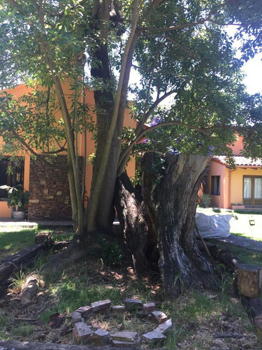 Excelente Casa En Venta En San Isidro Lomas De Santa Rita Sobre Calle Cortada