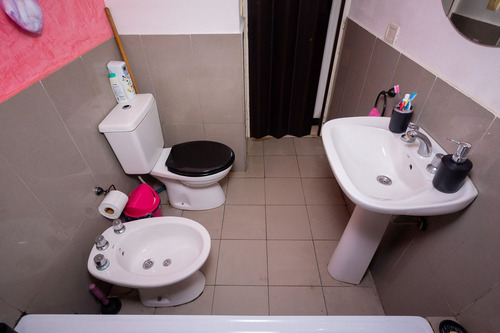 Venta Monoambiente Con Subdivisión. Caseros Centro