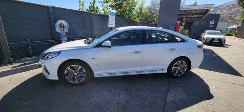 Imagen 10 de 20 de Hyundai Sonata Hev Premium Hev 2.0 Premium