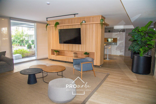 Departamento En Arriendo De 3 Dorm Con Patio Privado
