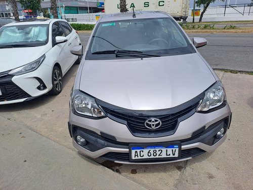 Toyota Etios 1.5 xls 6m/t 5p