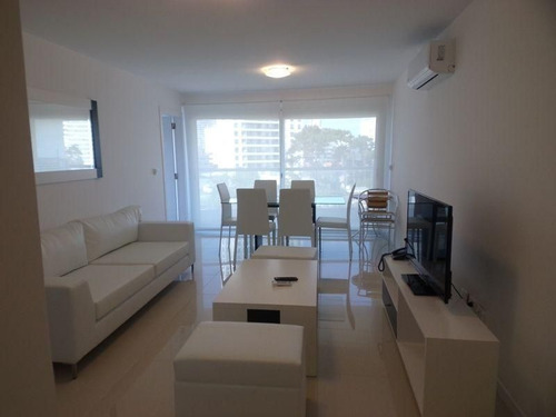 Apartamento En Alquiler Por Temporada De 2 Dormitorios En Playa Brava