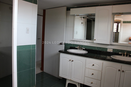 Se Vende Casa De 560 Mts.² En La Urbanización La Hacienda (belensate), Mérida, Diseñada Por Reconocido Arquitecto Pepe Blanco