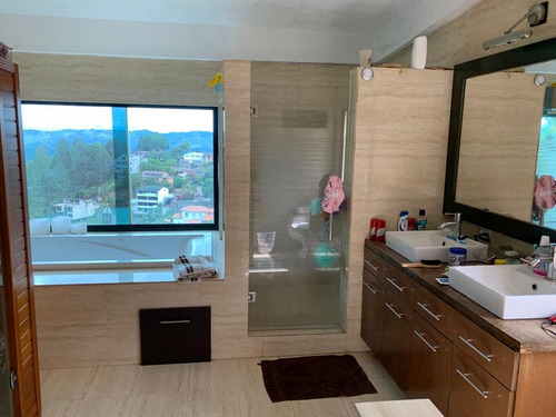 Venta De Casa Inifamiliar De Una Planta Ubicada En Colinas De La Lagunita Yc