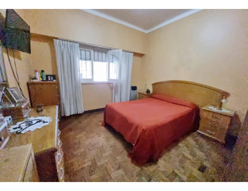 Chalet 4 Amb. Con Garage Y Quincho - Santiago Del Estero Y Av. Paso