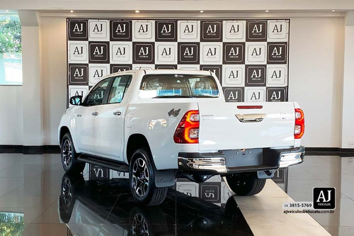 Toyota Hilux 2.8 D-4D TURBO DIESEL CD SRV 4X4 AUTOMÁTICO