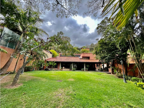 Se Vende Casa 538m2 5h+2s/5b/3p Cerro Verde