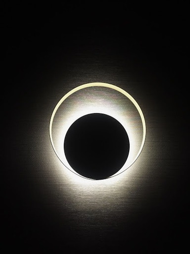 Aplique Pared Negro Plateado Luz Indirecta Eclipse Manfroni