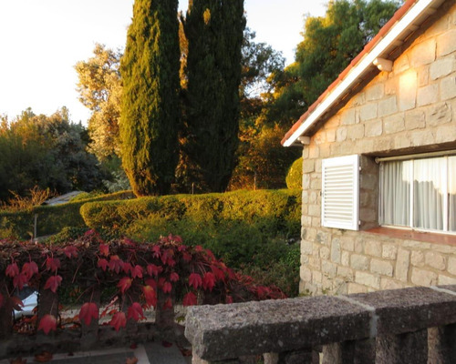 Se Vende Casa En La Cumbre Barrio Golf, De Estilo Con Vistas