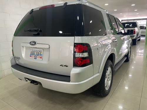 Imagen 4 de 13 de Ford Explorer 4x4
