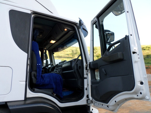 Imagem 4 de 6 de Iveco Tector 2011/12 6x2 Chassi/carroç Financ. 1º Caminhão