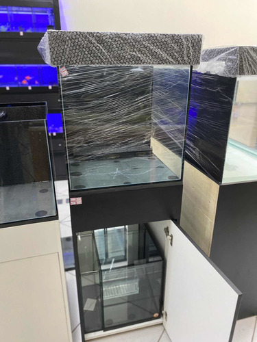 Imagem 7 de 9 de Aquario Cubo 50x50x50 + Sump - Vidro 8mm + Movel Preto
