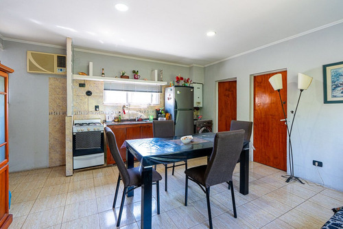 Casa En Venta En Funes Con Local Y Galpon