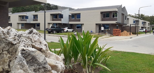 Imagen 2 de 24 de Grecia Nassaralianh Vende Townhouse En Casa Verde La Cumaca, San Diego 0412-8669181